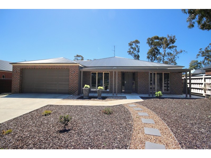 11 Trezise Lane, Mount Clear VIC 3350