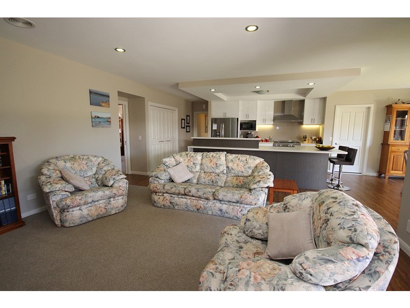 11 Trezise Lane, Mount Clear VIC 3350