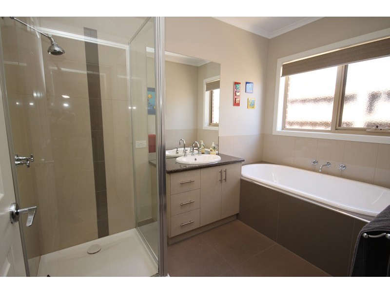 11 Trezise Lane, Mount Clear VIC 3350