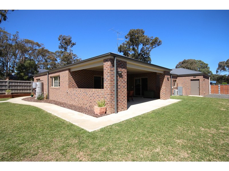 11 Trezise Lane, Mount Clear VIC 3350