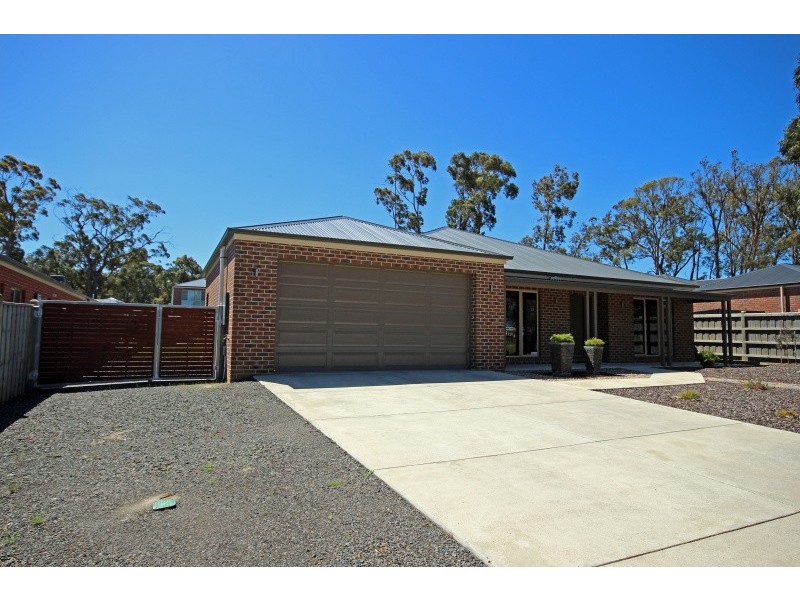 11 Trezise Lane, Mount Clear VIC 3350