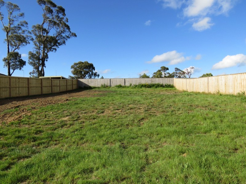 5 Henry Avenue, Mount Clear VIC 3350