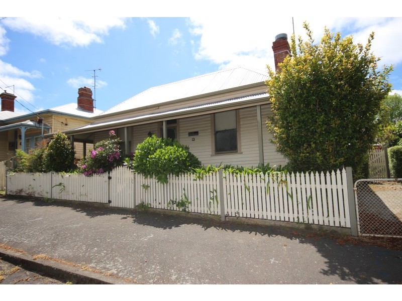 4 Doveton Crescent, Soldiers Hill VIC 3350