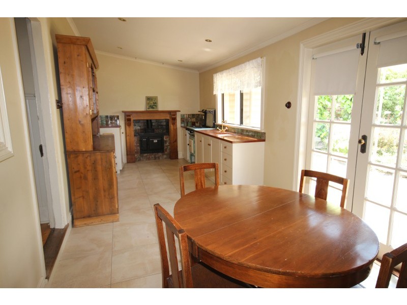 4 Doveton Crescent, Soldiers Hill VIC 3350