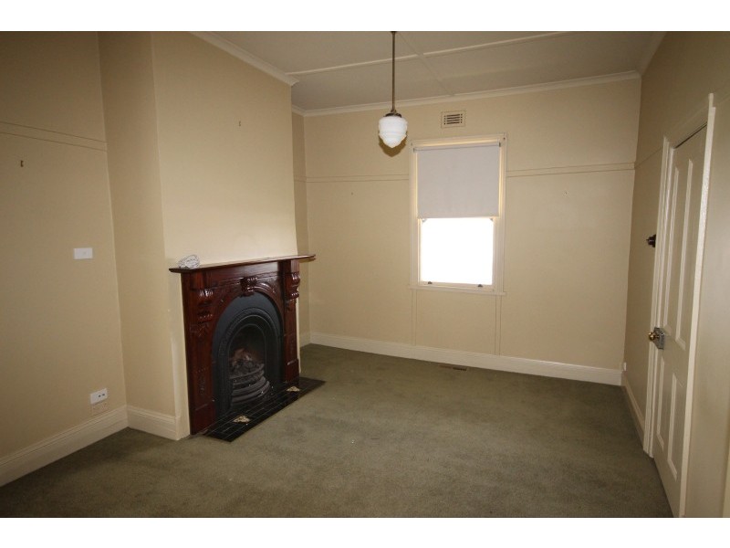 4 Doveton Crescent, Soldiers Hill VIC 3350