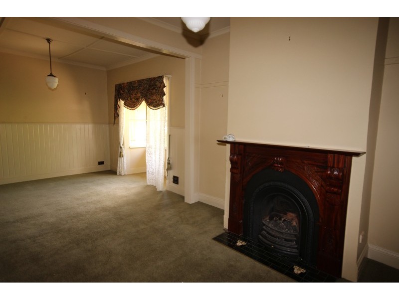 4 Doveton Crescent, Soldiers Hill VIC 3350