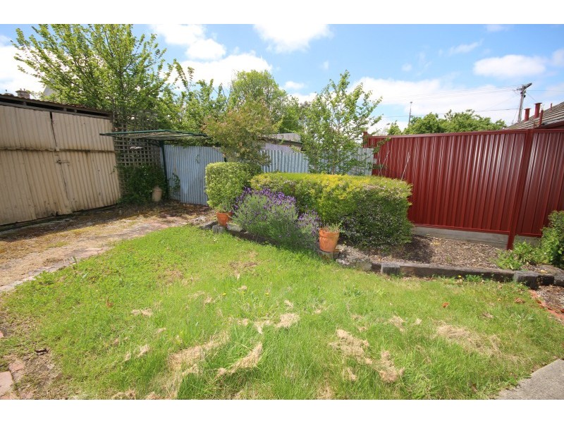 4 Doveton Crescent, Soldiers Hill VIC 3350