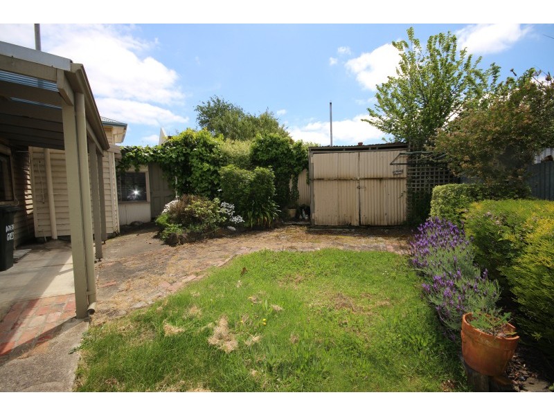 4 Doveton Crescent, Soldiers Hill VIC 3350