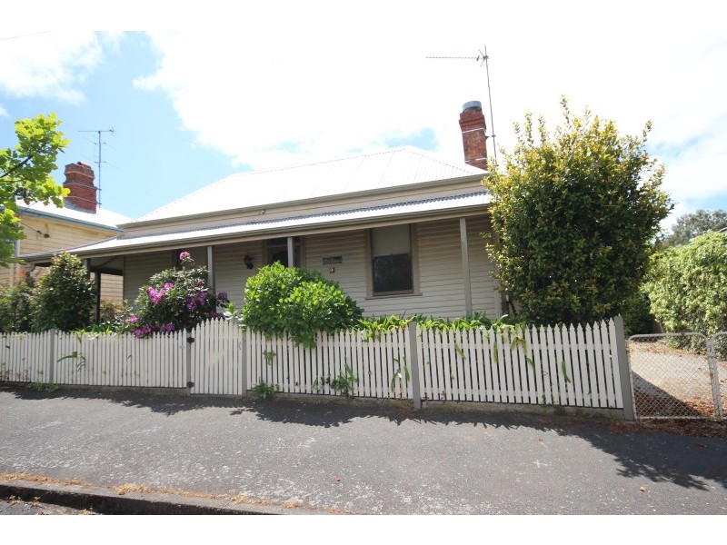 4 Doveton Crescent, Soldiers Hill VIC 3350