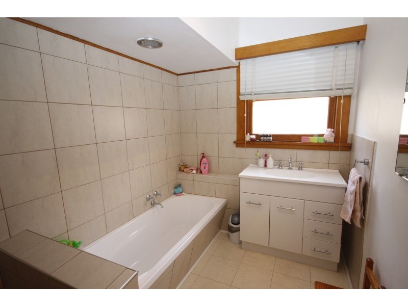 315 Main Road, Golden Point VIC 3350