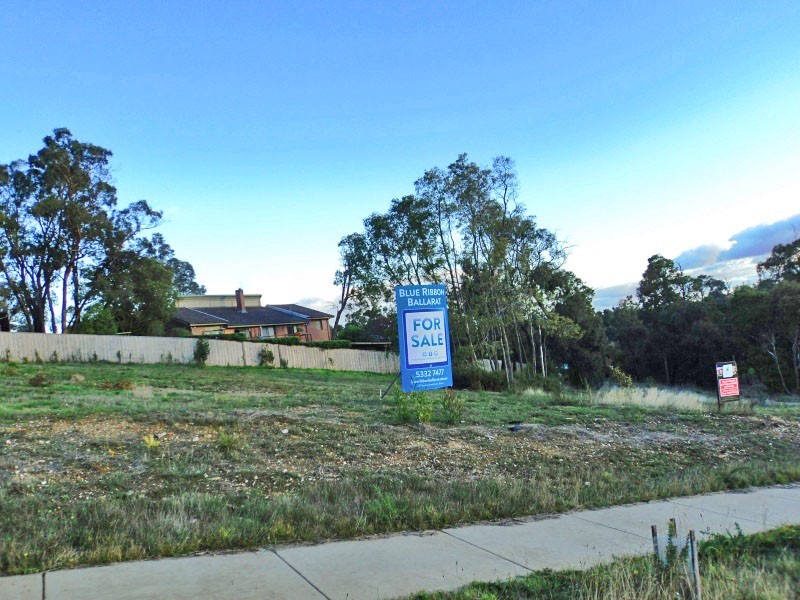 33 Henry Avenue, Mount Clear VIC 3350