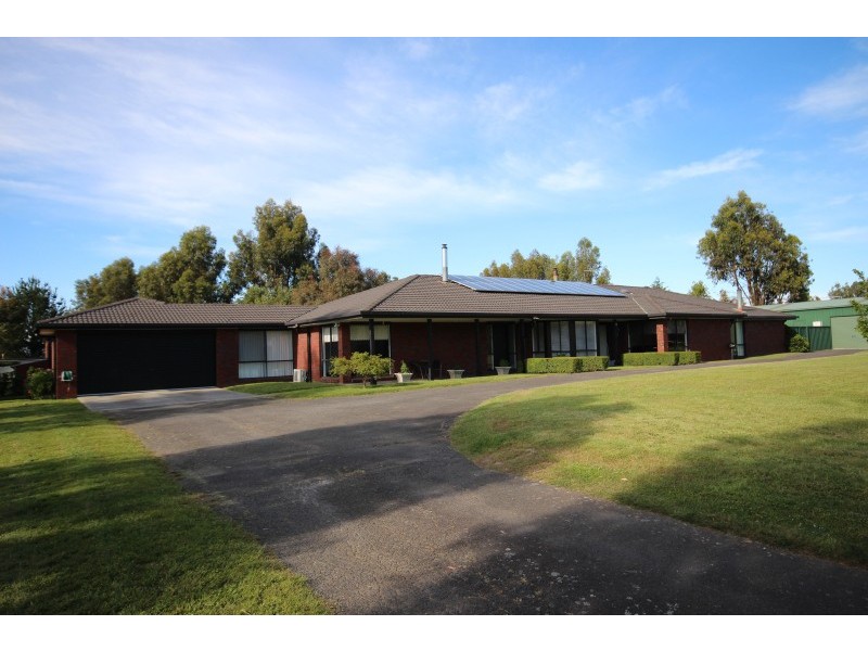 33 Adina Road, Ross Creek VIC 3351