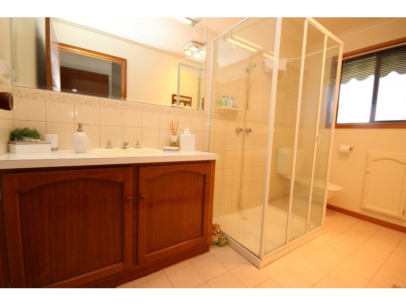 18 Cedric Street, Wendouree VIC 3355