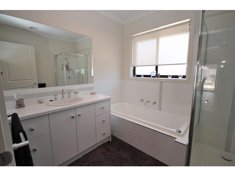 10 Valley View Court, Sebastopol VIC 3356