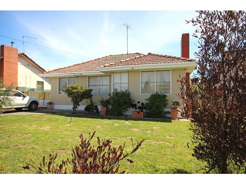 17 Banksia Road, Wendouree VIC 3355