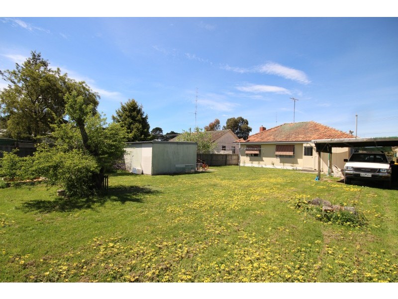 17 Banksia Road, Wendouree VIC 3355