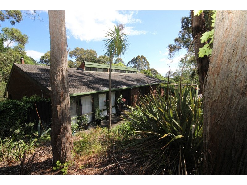 9 Moss Avenue, Mount Helen VIC 3350