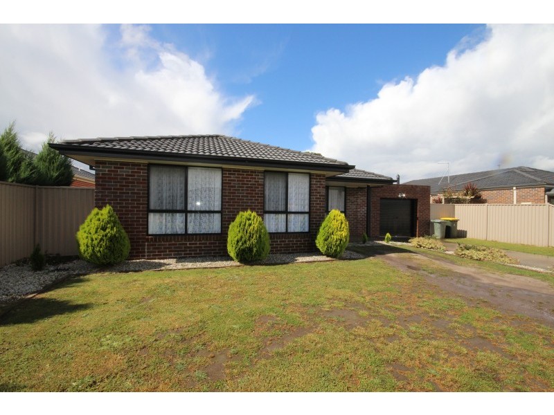 6 Menhennet Drive, Delacombe VIC 3356