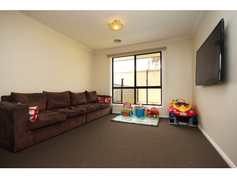 6 Menhennet Drive, Delacombe VIC 3356