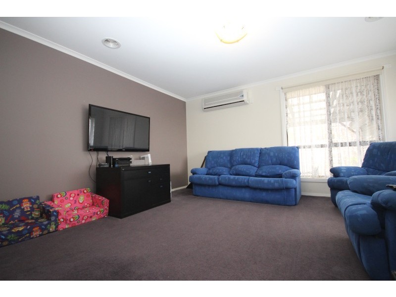 6 Menhennet Drive, Delacombe VIC 3356