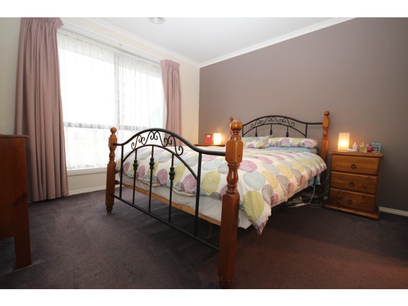 6 Menhennet Drive, Delacombe VIC 3356