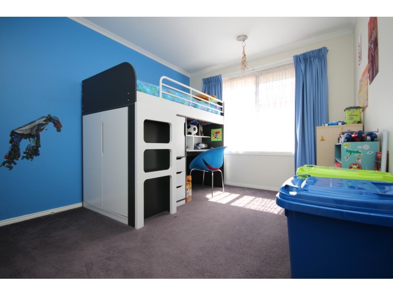 6 Menhennet Drive, Delacombe VIC 3356