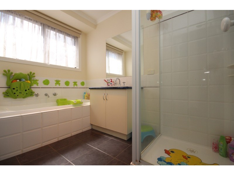 6 Menhennet Drive, Delacombe VIC 3356