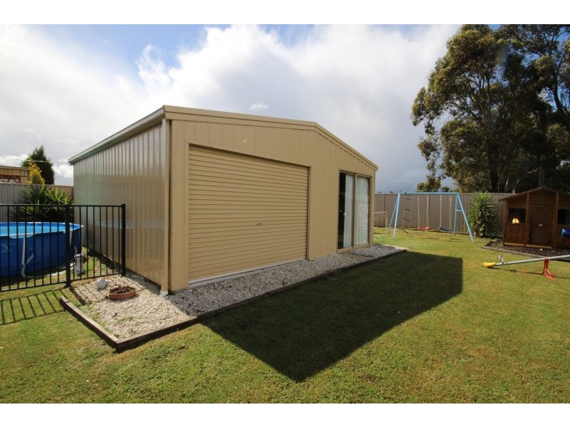 6 Menhennet Drive, Delacombe VIC 3356