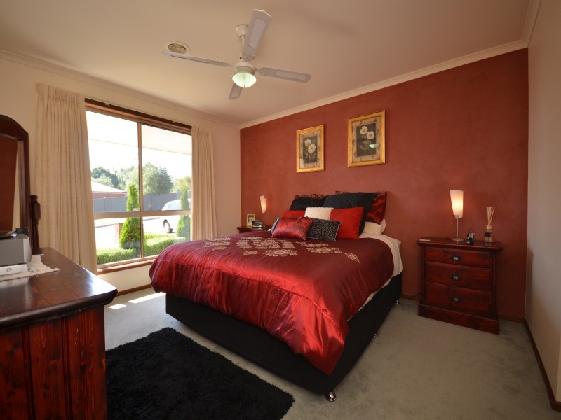 1 Oakbank Drive, Mount Helen VIC 3350