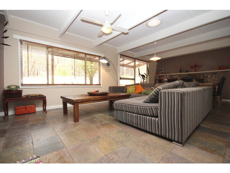 10 Hobbles Road, Coomoora VIC 3461