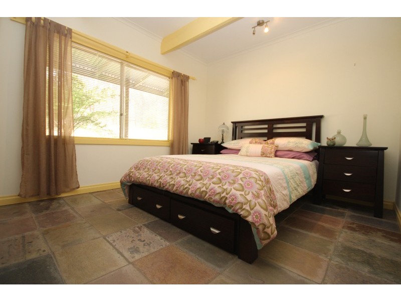 10 Hobbles Road, Coomoora VIC 3461