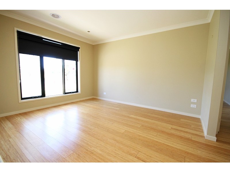 2 Carnaby Way, Canadian VIC 3350