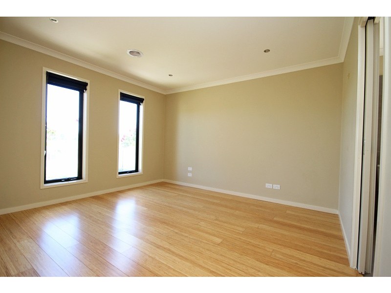 2 Carnaby Way, Canadian VIC 3350