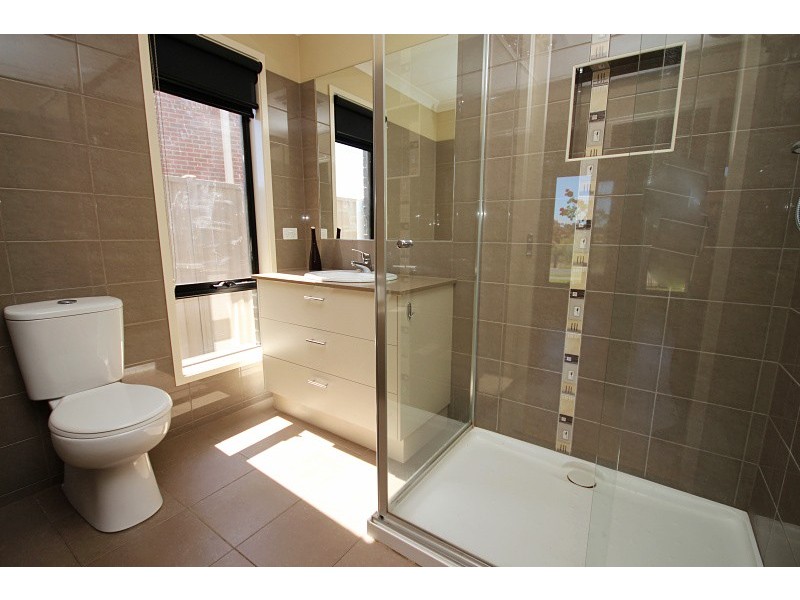 2 Carnaby Way, Canadian VIC 3350