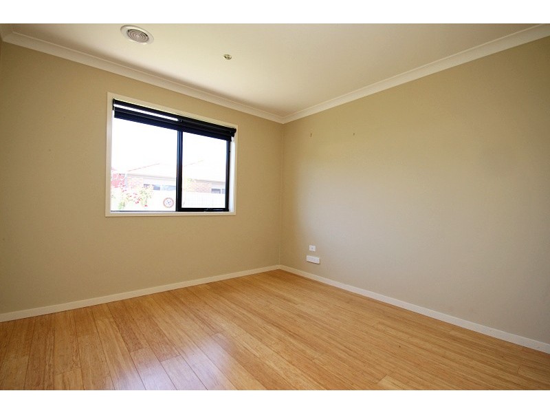 2 Carnaby Way, Canadian VIC 3350