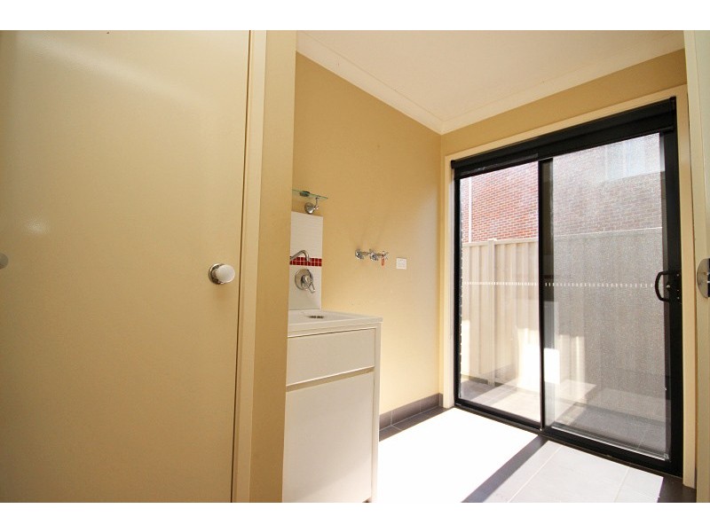 2 Carnaby Way, Canadian VIC 3350