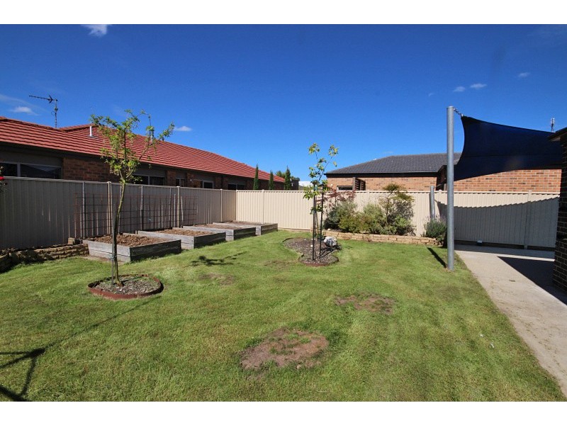 2 Carnaby Way, Canadian VIC 3350