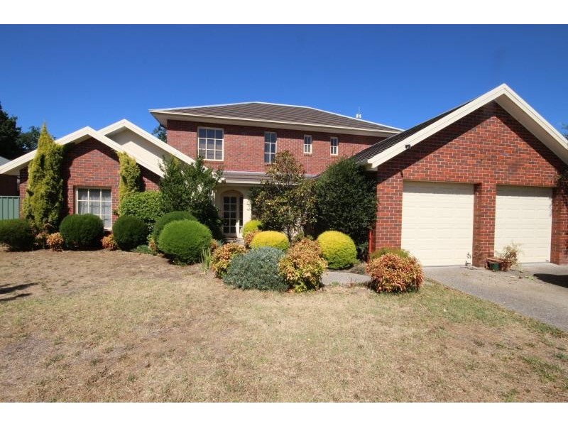 6 St Glens Way, Lake Gardens VIC 3355