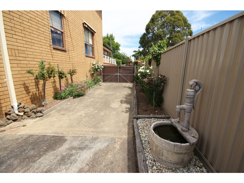 214 Gregory Street, Soldiers Hill VIC 3350
