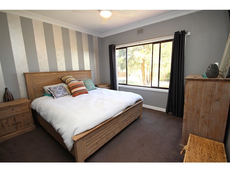 926 Sebastopol- Smythesdale Road, Ross Creek VIC 3351