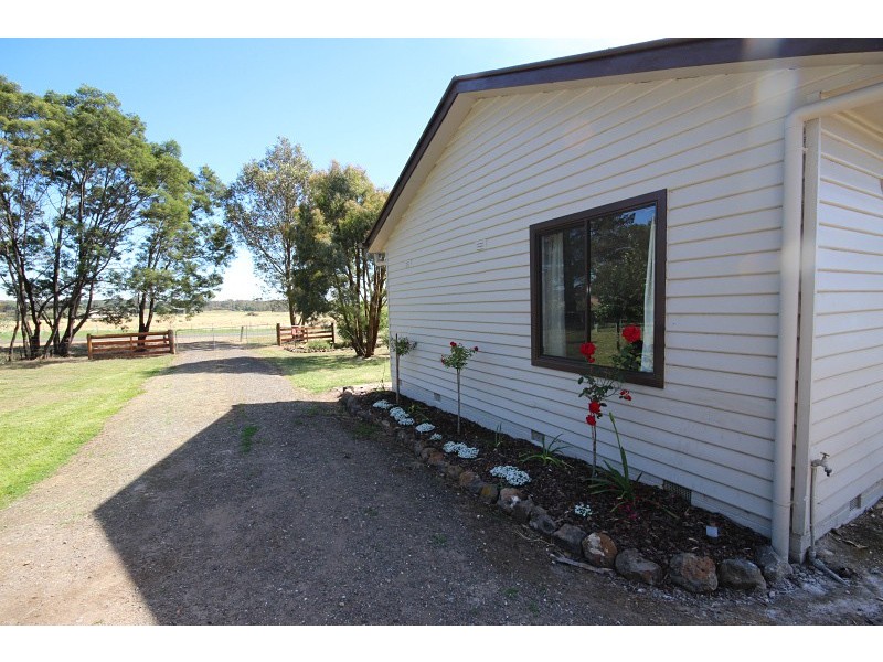 926 Sebastopol- Smythesdale Road, Ross Creek VIC 3351