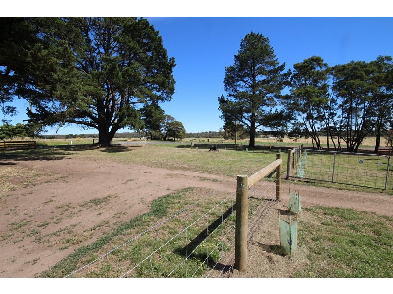926 Sebastopol- Smythesdale Road, Ross Creek VIC 3351
