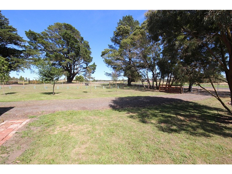 926 Sebastopol- Smythesdale Road, Ross Creek VIC 3351