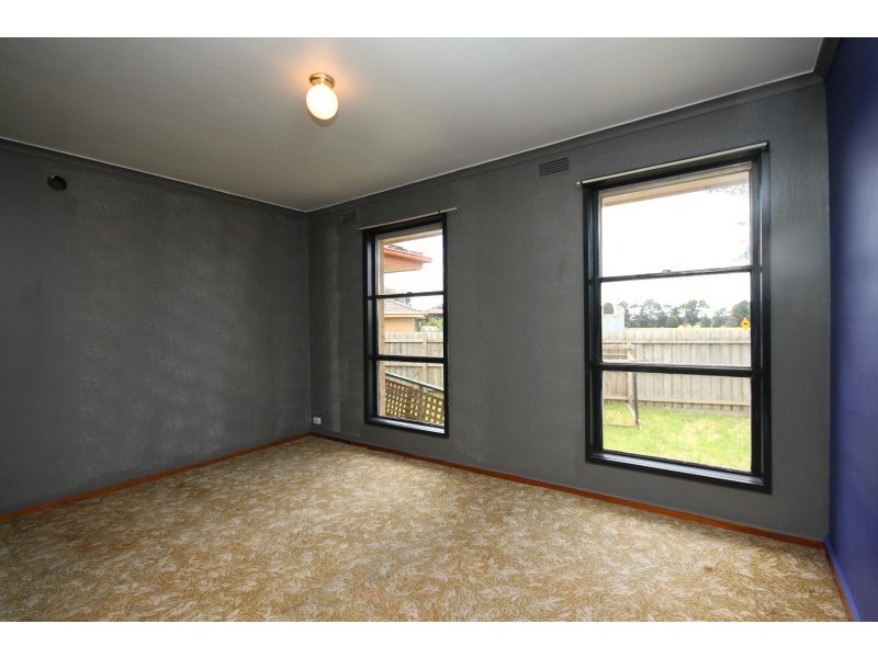 4 Erica Street, Wendouree VIC 3355