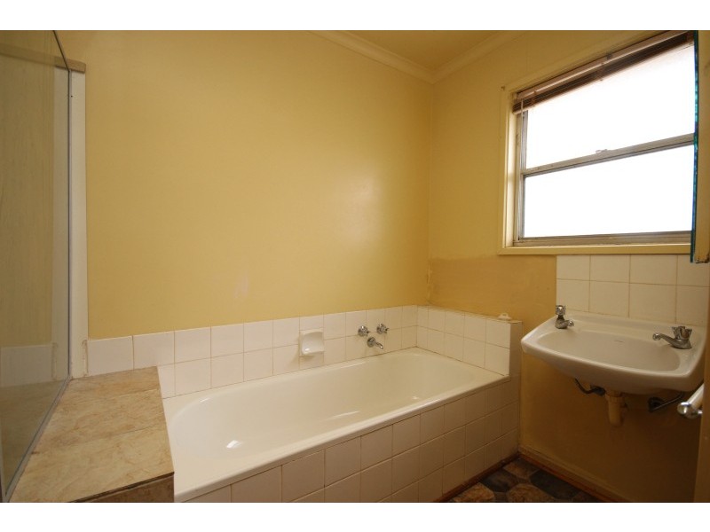 4 Erica Street, Wendouree VIC 3355