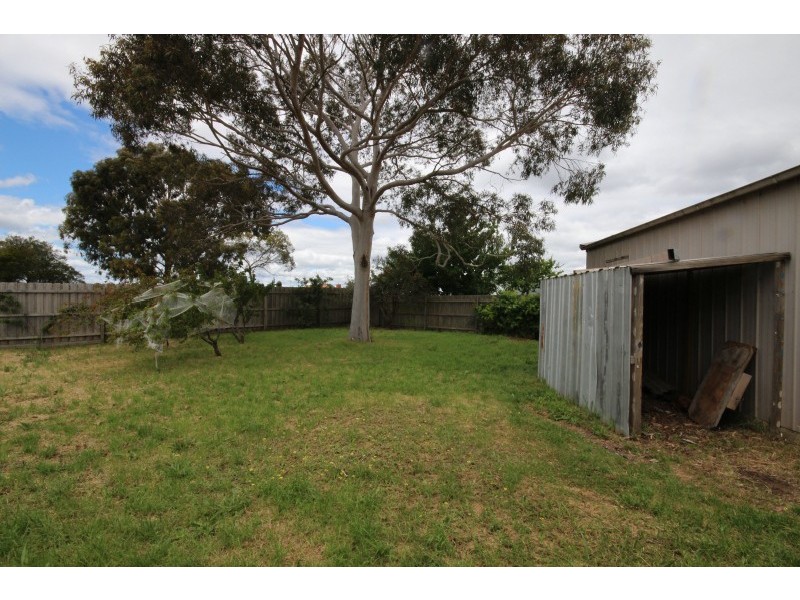 4 Erica Street, Wendouree VIC 3355