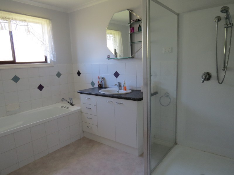 786 Brays Road, Ross Creek VIC 3351