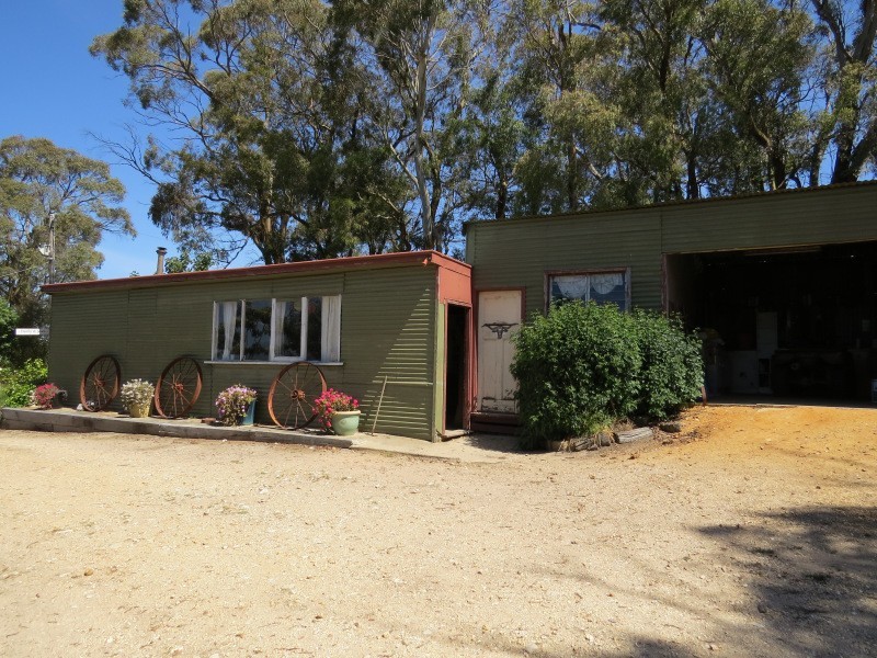 786 Brays Road, Ross Creek VIC 3351