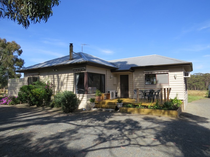 330 State Forest Road, Ross Creek VIC 3351