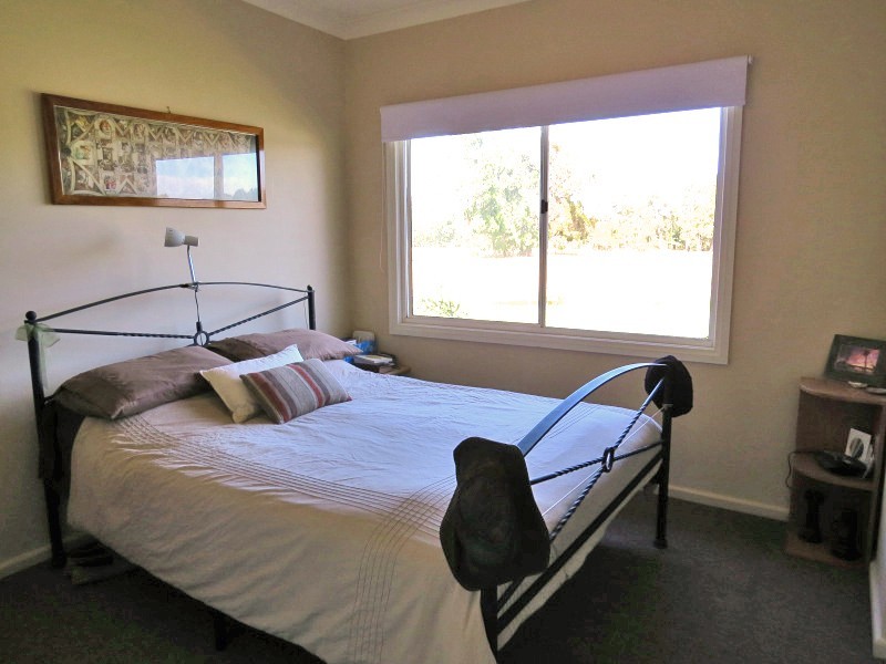 330 State Forest Road, Ross Creek VIC 3351